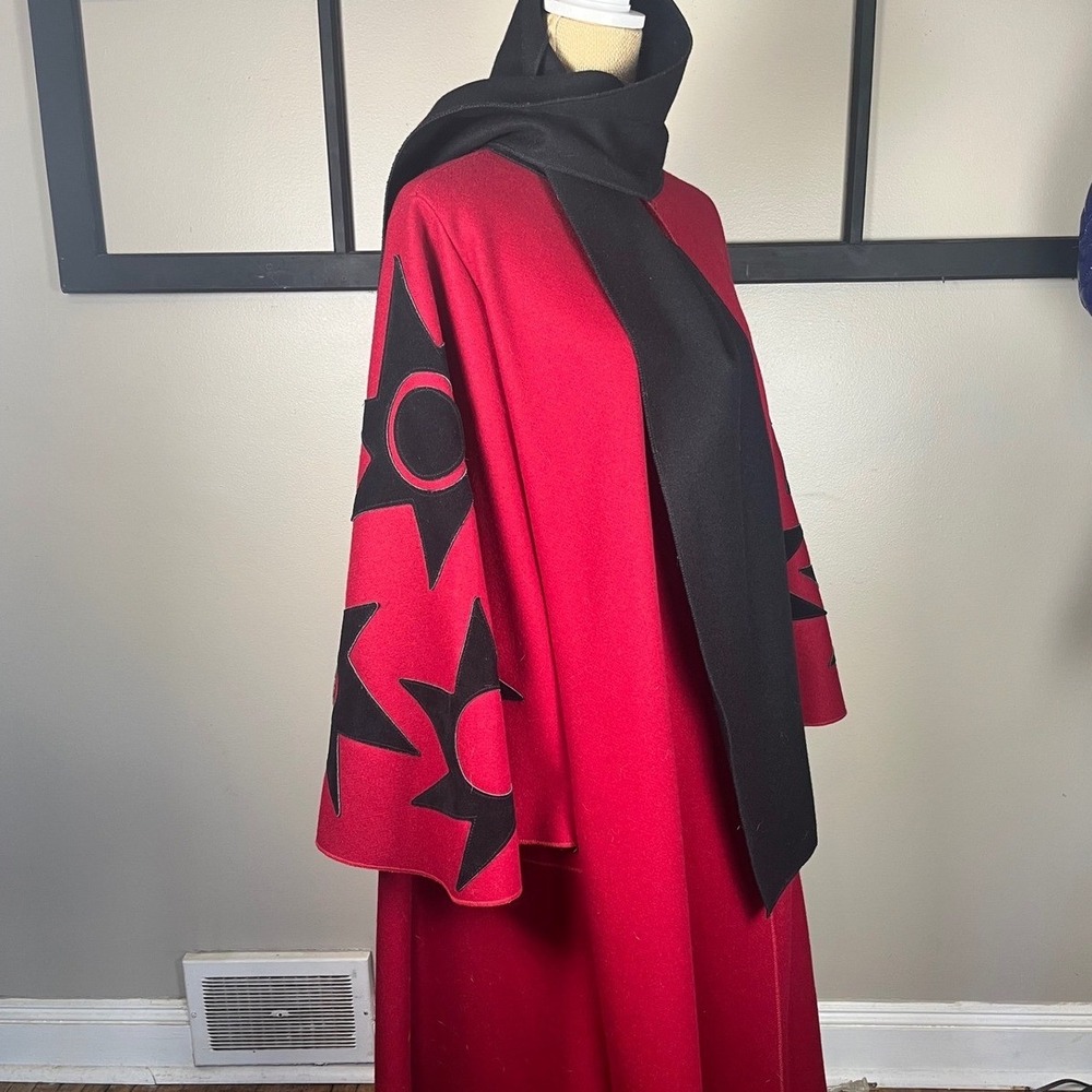 Osgood Smük Red Wool Cape Cloak Black Appliqué Cosplay Costume